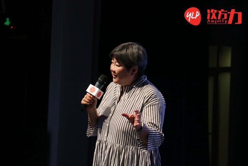 5洪晃.jpg